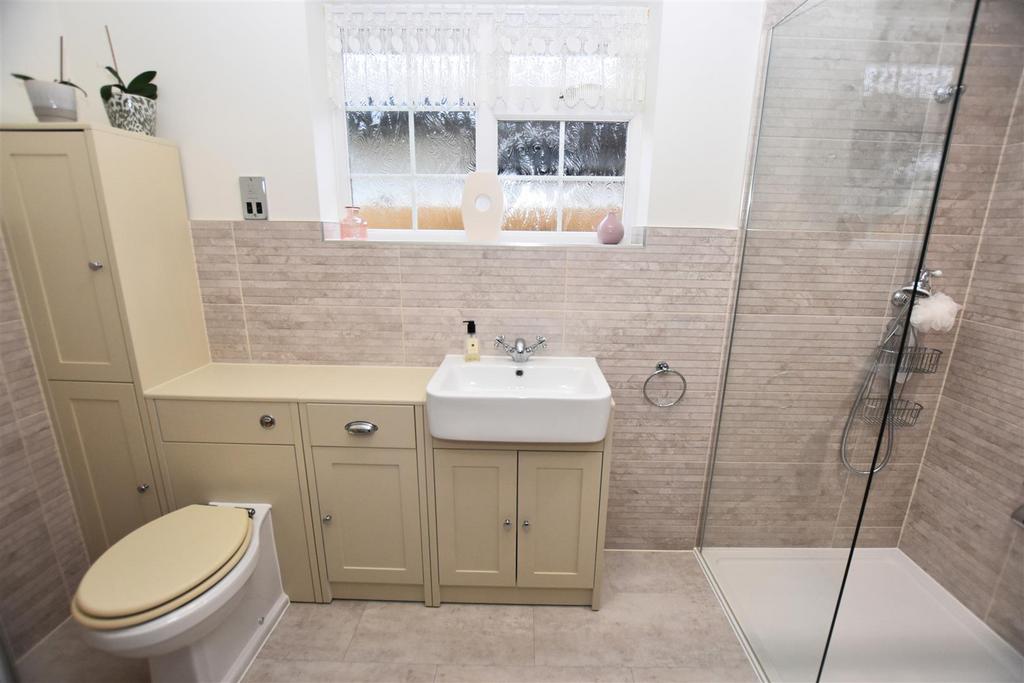 Ensuite 2.JPG