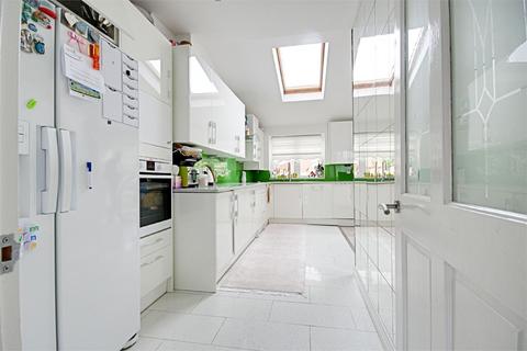 4 bedroom terraced house to rent, Cedar Avenue, ENFIELD, Middlesex, EN3