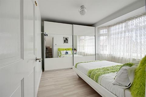 4 bedroom terraced house to rent, Cedar Avenue, ENFIELD, Middlesex, EN3