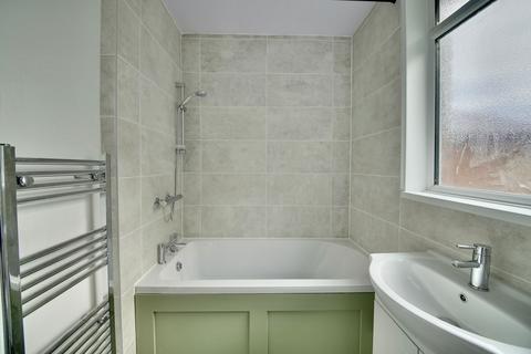 3 bedroom detached house to rent, Halton Road, Runcorn, WA7