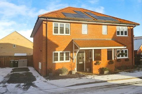 3 bedroom semi-detached house for sale, Cullyer Crescent, Wymondham, Norfolk, NR18
