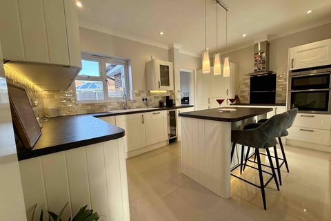 4 bedroom detached house for sale, Valley Walk, Felixstowe, IP11