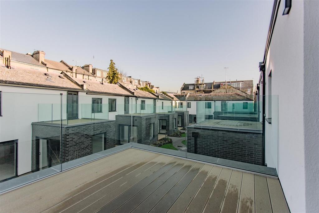 MB number 4 fonthill mews 14.jpg