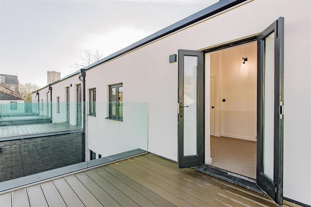MB number 4 fonthill mews 31.jpg