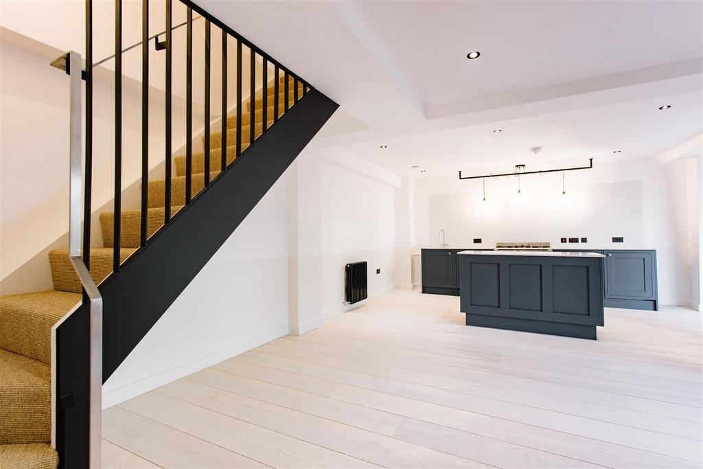 MB number 4 fonthill mews 39.jpg