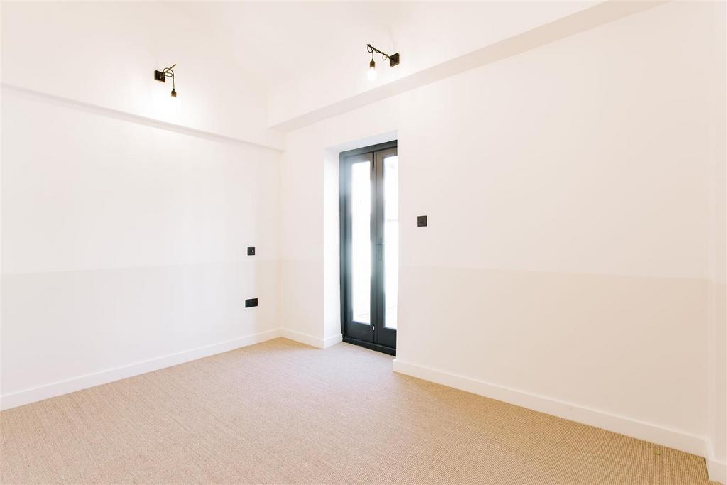 MB number 4 fonthill mews 33.jpg
