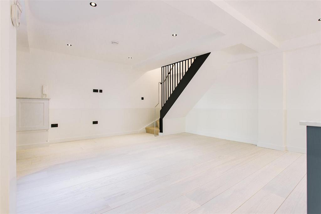 MB number 4 fonthill mews 44.jpg