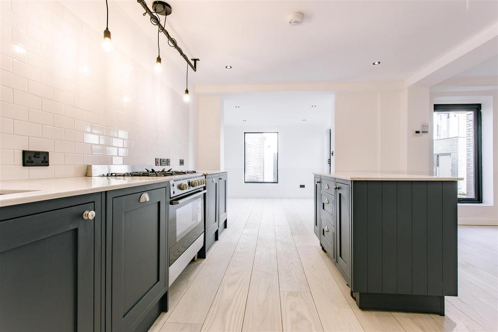 MB number 4 fonthill mews 46.jpg