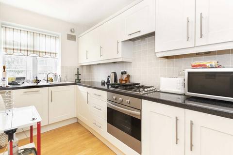 2 bedroom flat to rent, Sheen Court, Richmond TW10