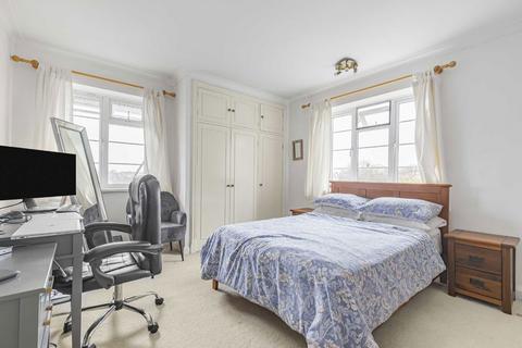 2 bedroom flat to rent, Sheen Court, Richmond TW10