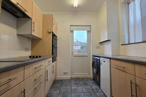3 bedroom terraced house to rent, Greenway, Kenton, Harrow
