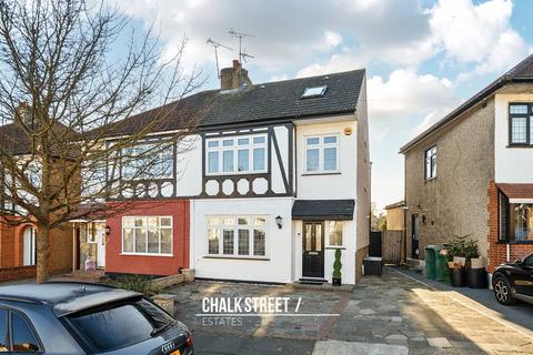 4 bedroom semi-detached house for sale, Glebe Way, Hornchurch, RM11