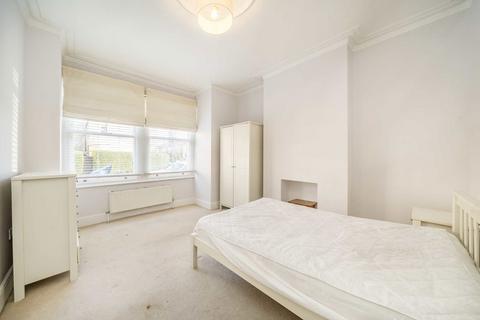 3 bedroom flat for sale, Stapleton Road, London SW17