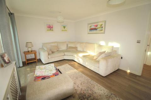 4 bedroom detached house for sale, Stangate Drive, Iwade, Sittingbourne