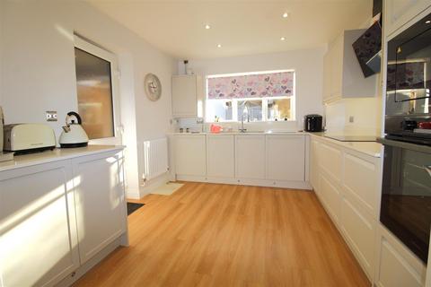 4 bedroom detached house for sale, Stangate Drive, Iwade, Sittingbourne