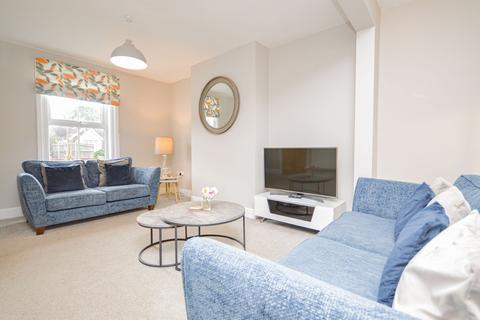 3 bedroom end of terrace house to rent, Holt