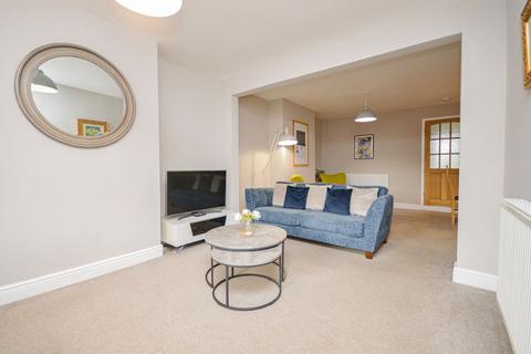 3 bedroom end of terrace house to rent, Holt