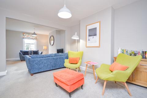 3 bedroom end of terrace house to rent, Holt