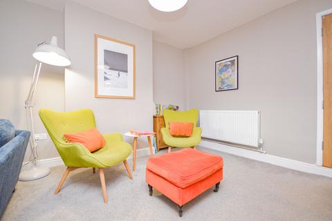 3 bedroom end of terrace house to rent, Holt
