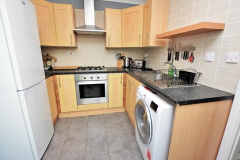2 bedroom flat to rent, Pitcairn Road, Mitcham, CR4