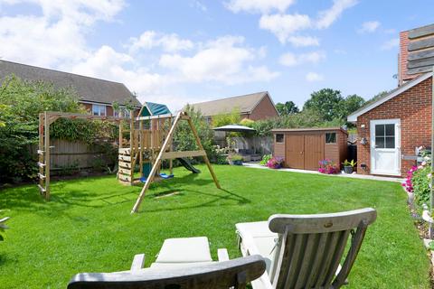 4 bedroom detached house for sale, Exmoor Drive, Cranleigh, GU6