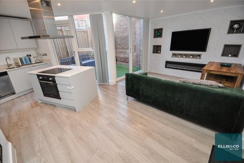 2 bedroom apartment for sale, Edgewood Mews, Finchley, N3