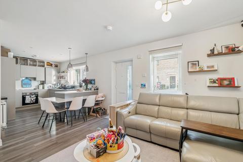 3 bedroom flat for sale, Plum Mews, London, SW17