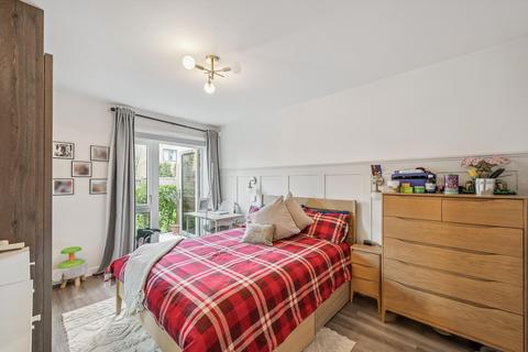3 bedroom flat for sale, Plum Mews, London, SW17