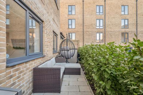 3 bedroom flat for sale, Plum Mews, London, SW17
