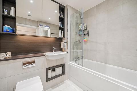 3 bedroom flat for sale, Plum Mews, London, SW17