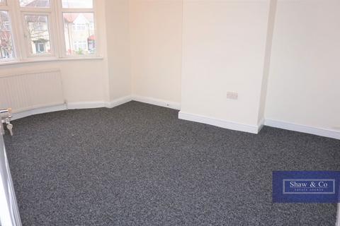 3 bedroom detached house to rent, Waltham Avenue, Hayes