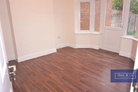 3 bedroom detached house to rent, Waltham Avenue, Hayes