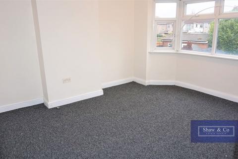 3 bedroom detached house to rent, Waltham Avenue, Hayes