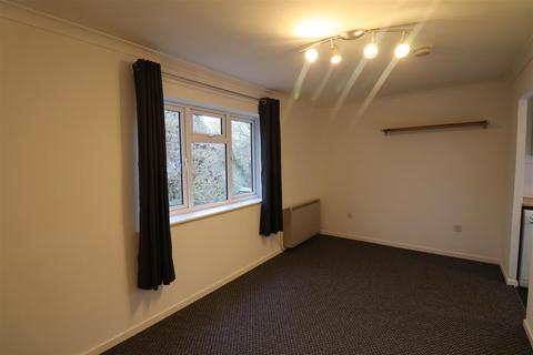 Studio to rent, Black Prince Avenue, Coventry CV3