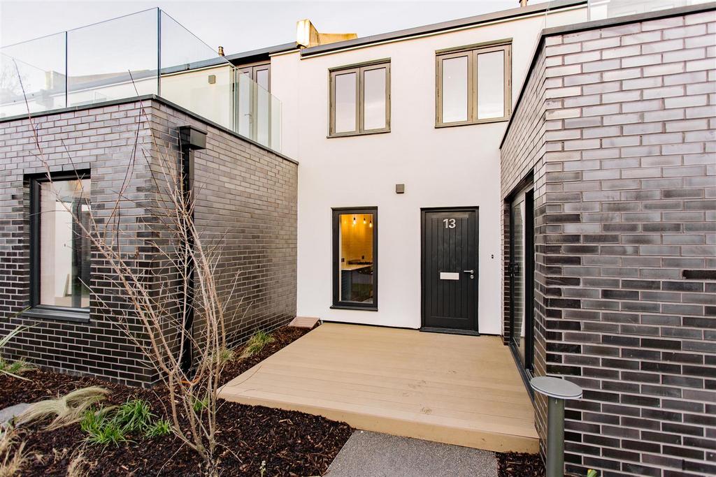 MB number 13 fonthill mews 35.jpg