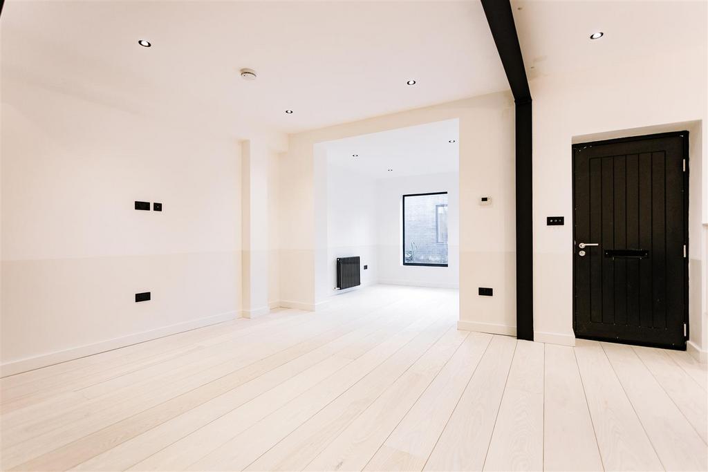 MB number 13 fonthill mews 27.jpg