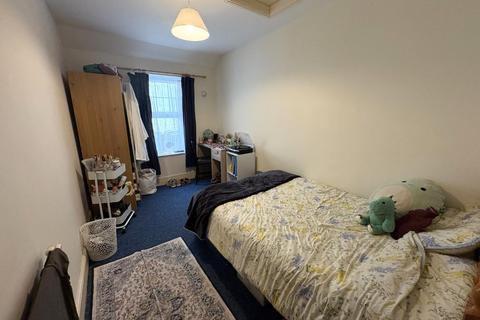 4 bedroom flat to rent, Emslie Road, Falmouth