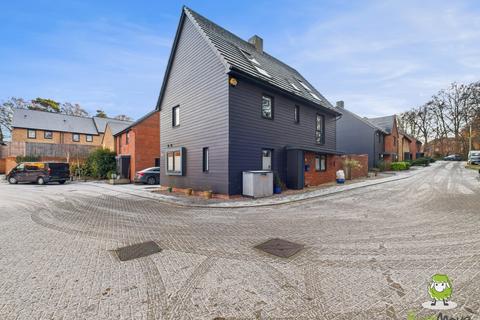5 bedroom detached house for sale, FAIRWAY ROAD, BASINGSTOKE, RG24