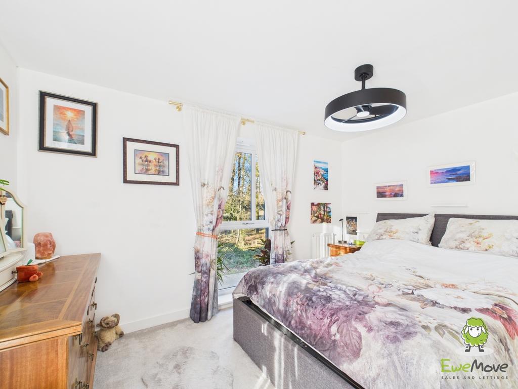 Ewe Move Estate Agents Basingstoke - Fairway Road