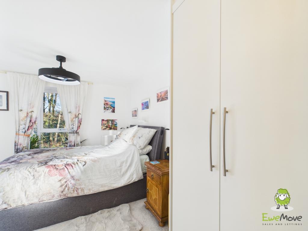 Ewe Move Estate Agents Basingstoke - Fairway Road