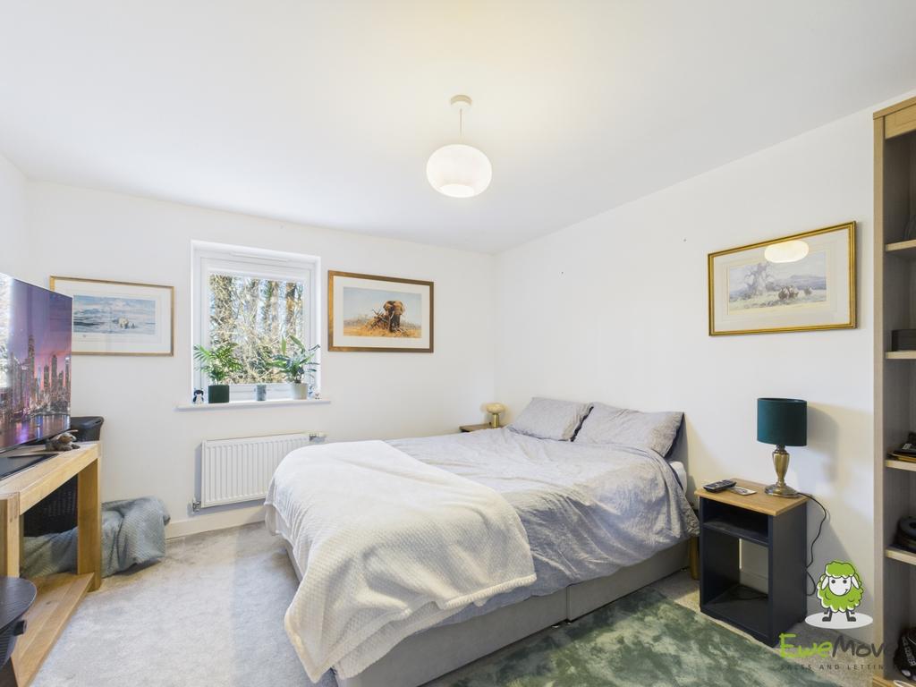 Ewe Move Estate Agents Basingstoke - Fairway Road