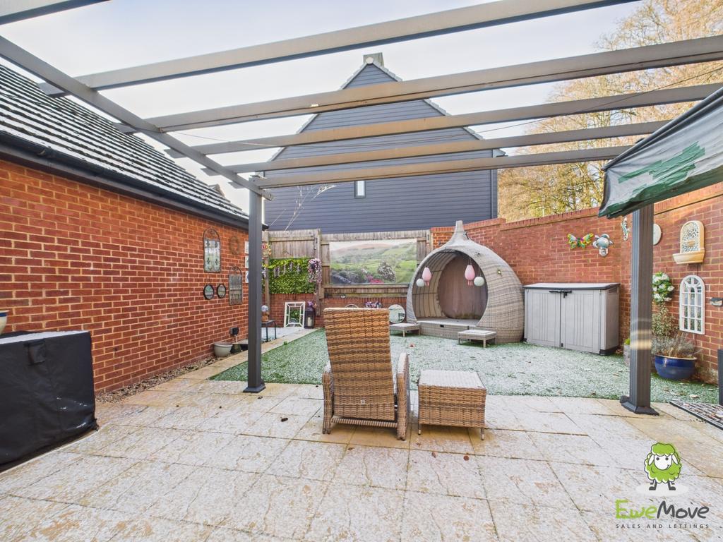 Ewe Move Estate Agents Basingstoke - Fairway Road