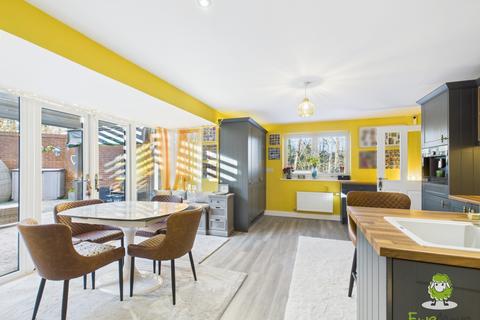 5 bedroom detached house for sale, FAIRWAY ROAD, BASINGSTOKE, RG24