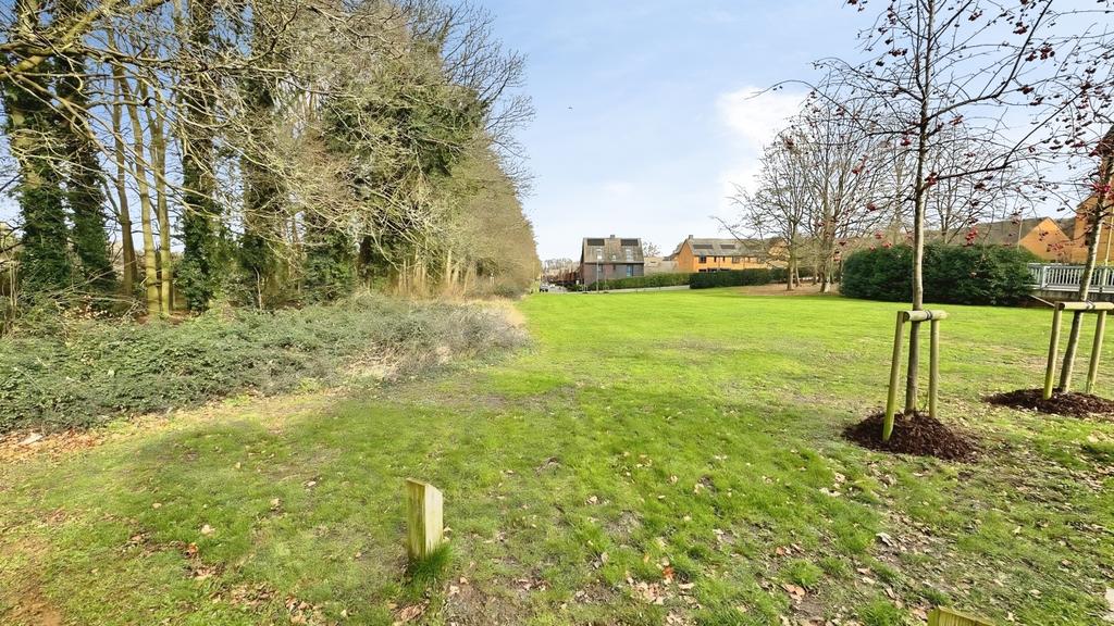 Ewe Move Estate Agents Basingstoke - Fairway Road