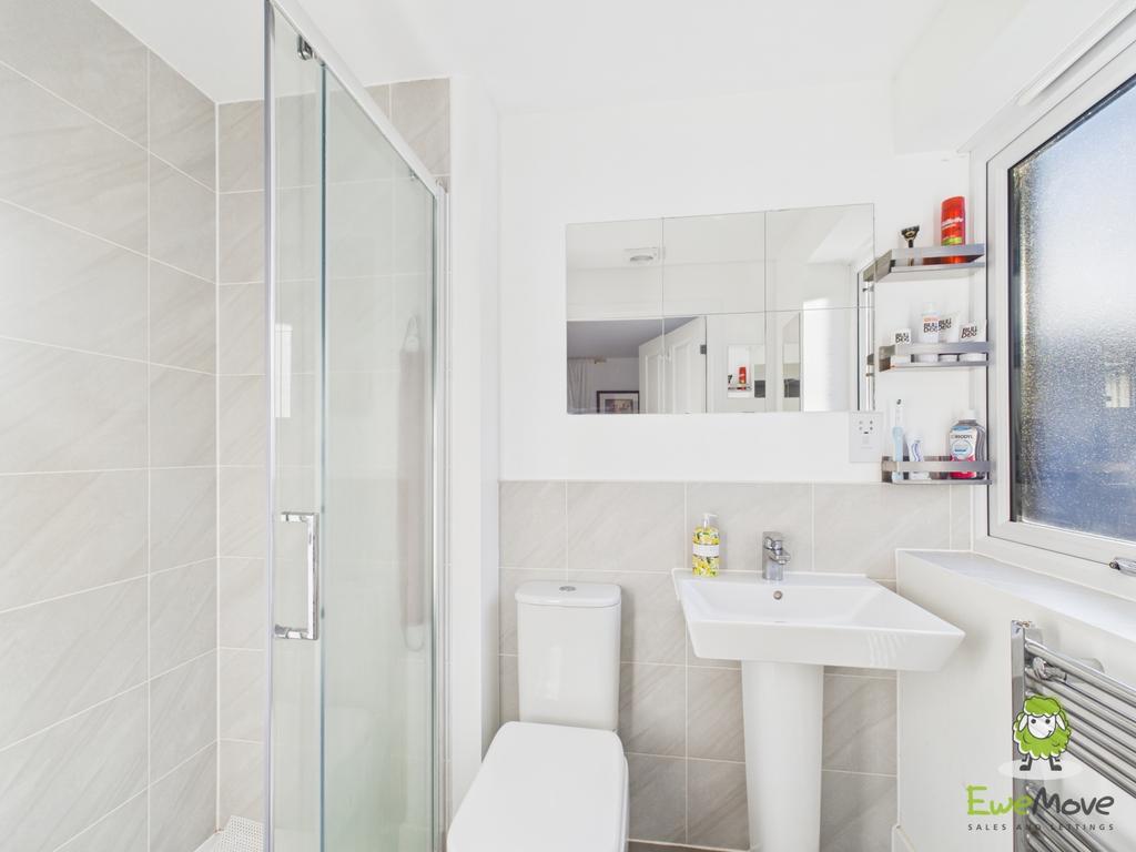 Ewe Move Estate Agents Basingstoke - Fairway Road