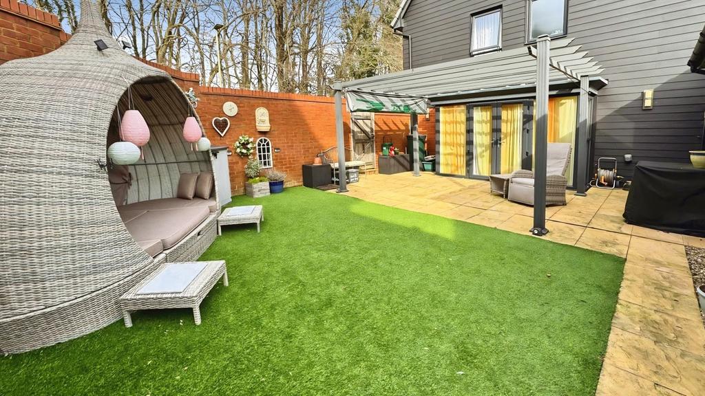 Ewe Move Estate Agents Basingstoke - Fairway Road
