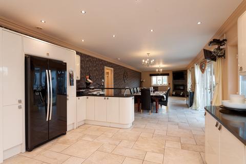 5 bedroom detached bungalow for sale, 5 Kaimhill Holdings, Crosslee Road, Bridge of Weir, PA11 3RG