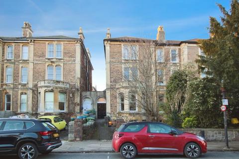 2 bedroom apartment to rent, Beaufort Road, Bristol BS8