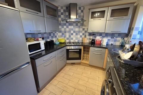 3 bedroom terraced house to rent, Gedling Close, Northampton NN3