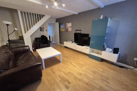 3 bedroom terraced house to rent, Gedling Close, Northampton NN3